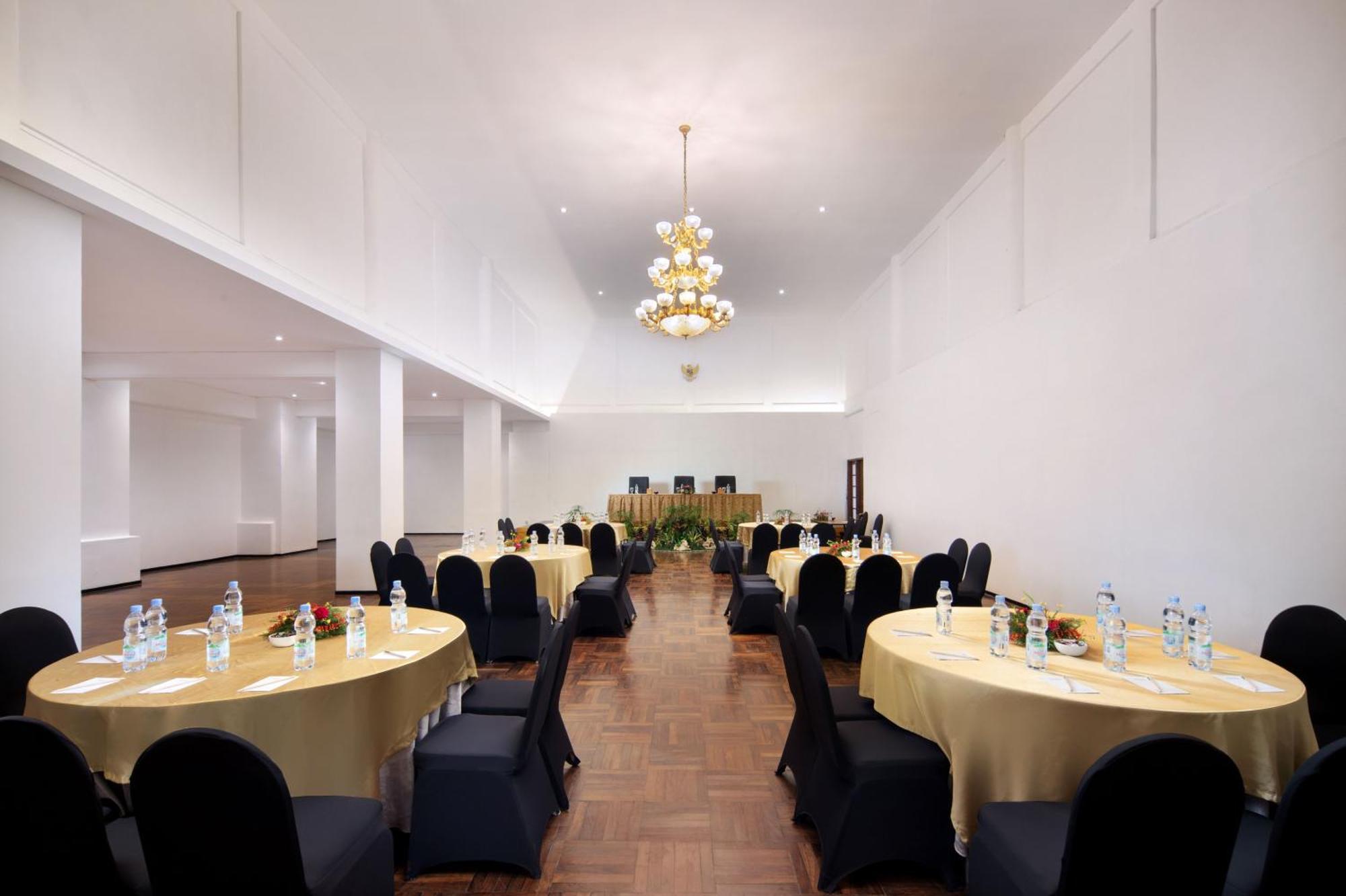 Royal Hotel And Villas טראוואס מראה חיצוני תמונה