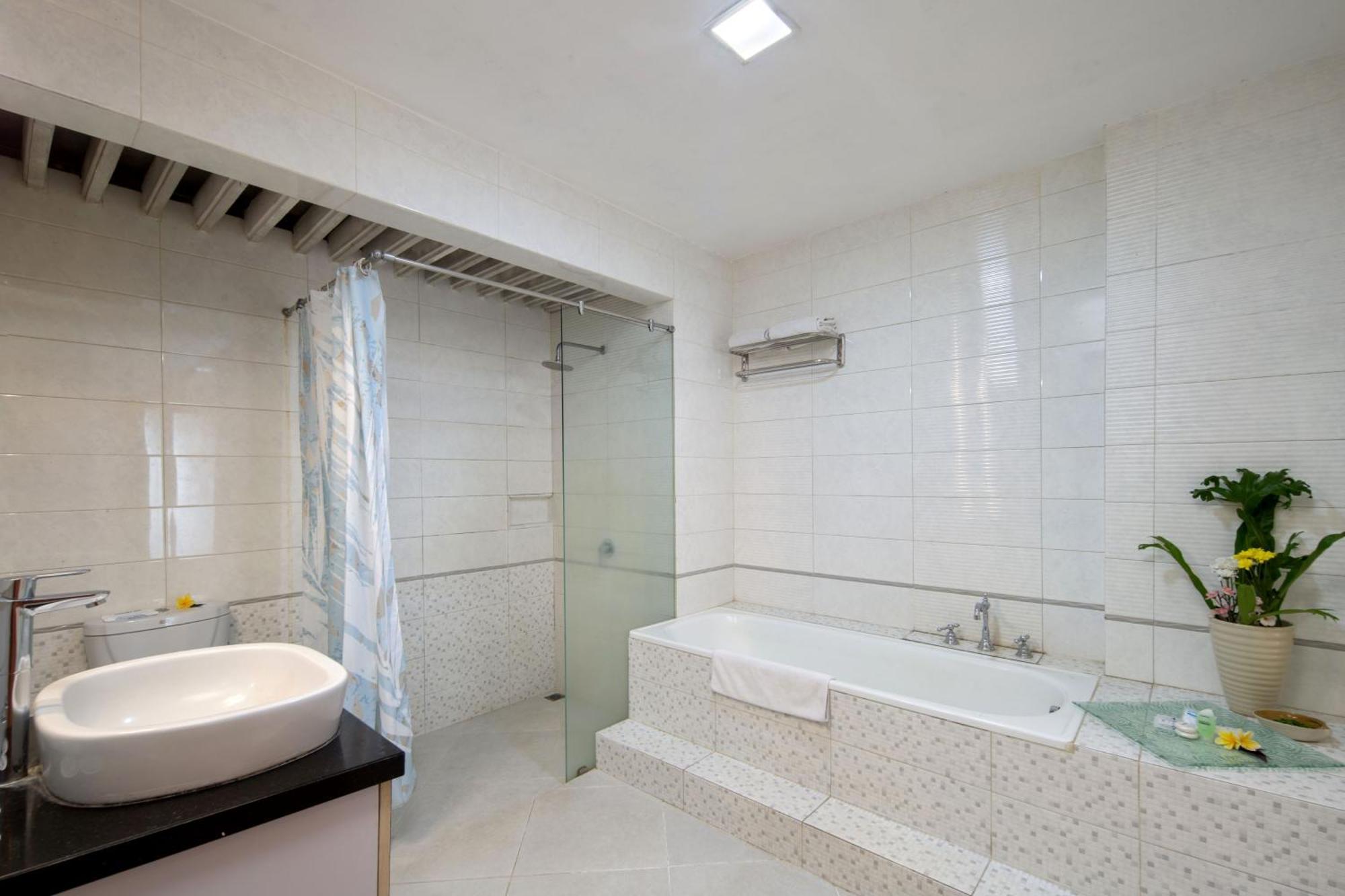 Royal Hotel And Villas טראוואס מראה חיצוני תמונה