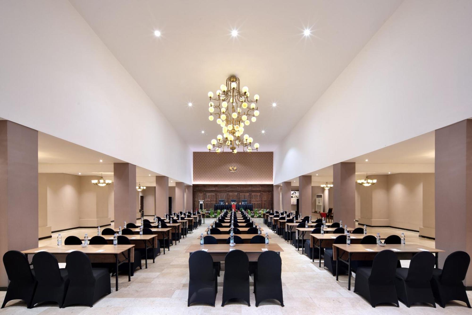 Royal Hotel And Villas טראוואס מראה חיצוני תמונה