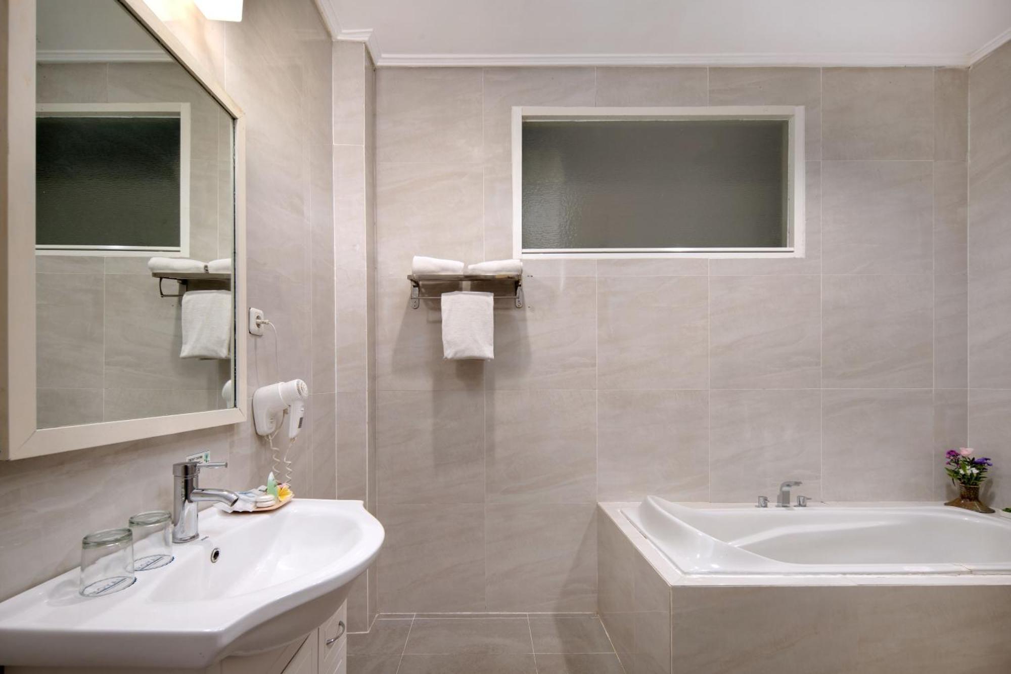Royal Hotel And Villas טראוואס מראה חיצוני תמונה